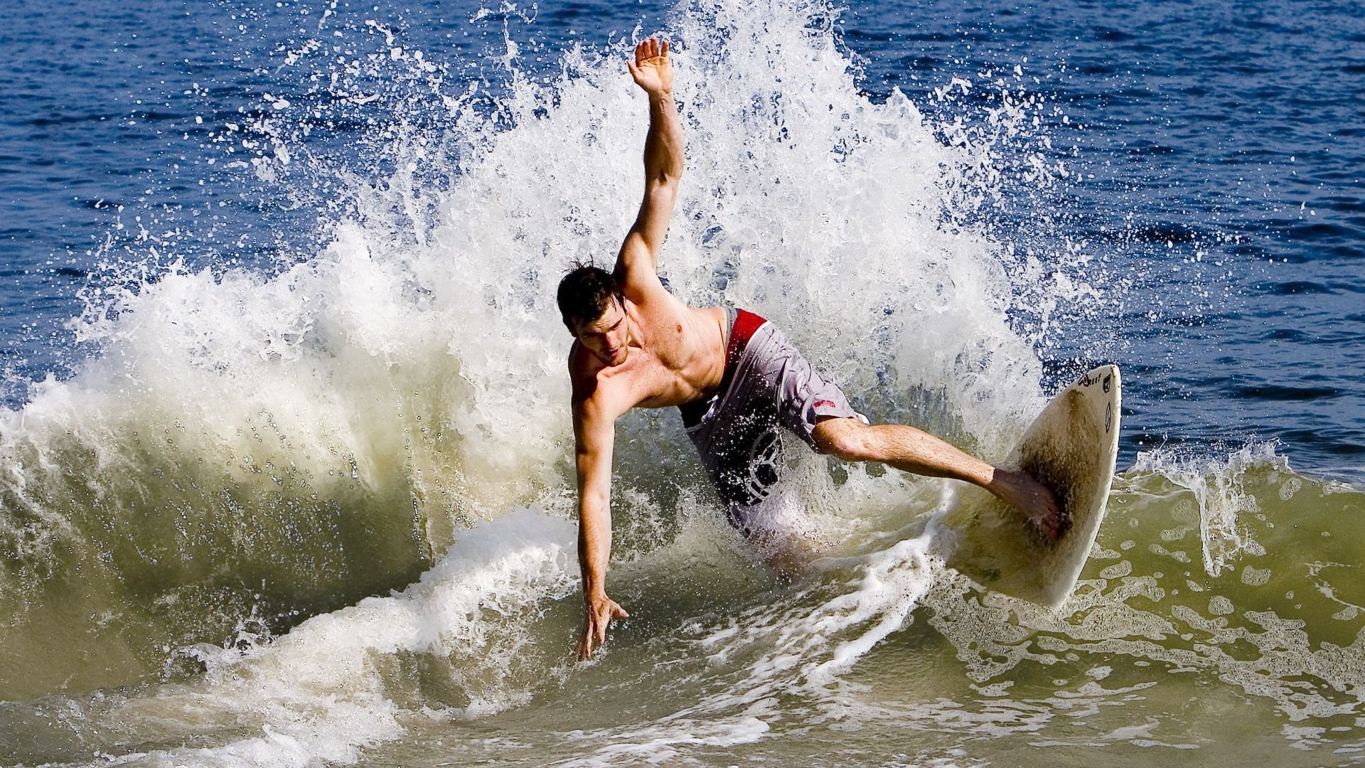 中超联赛中国足球逆袭 球员表现令人惊艳，中超 队伍