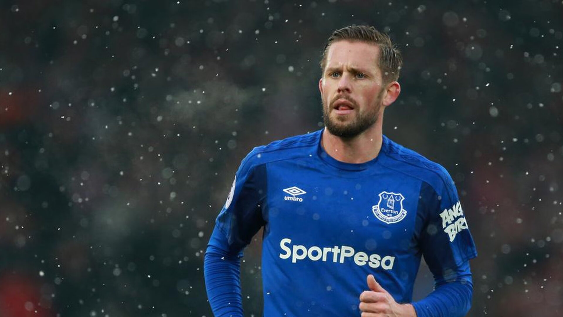 战术花样：不同风格球队的策略变化，战术组合技巧