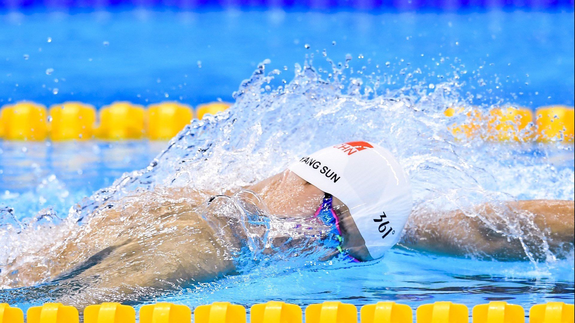 开云中国官网-逆转神话：灯泡点亮的奇迹之夜